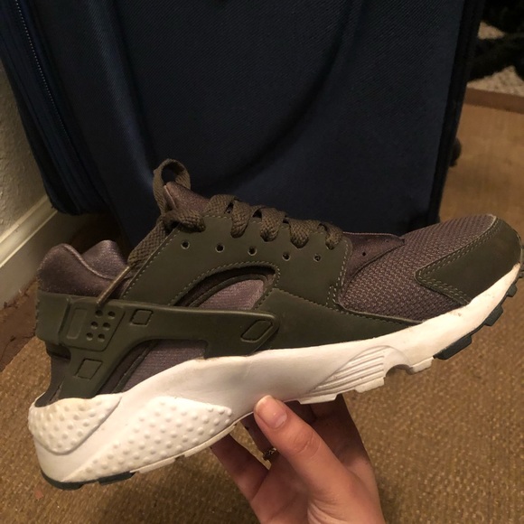 Green Nike Huaraches (4.5 youth 5.5 womens) - Picture 8 of 8
